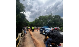 Protesto na ponte Iperó/Tatuí: moradores cobram fim da interdição